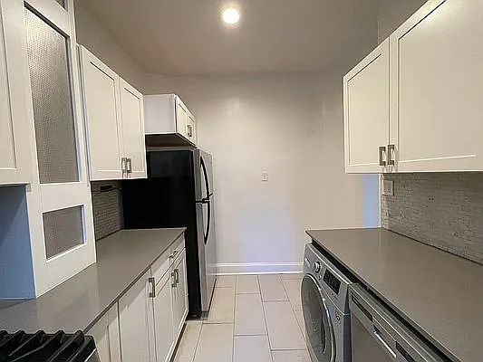 Rented by Hillel Realty Group | media 20