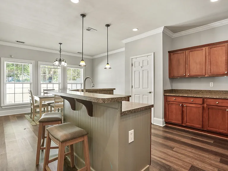 704 Kendal Ct — Photo 16