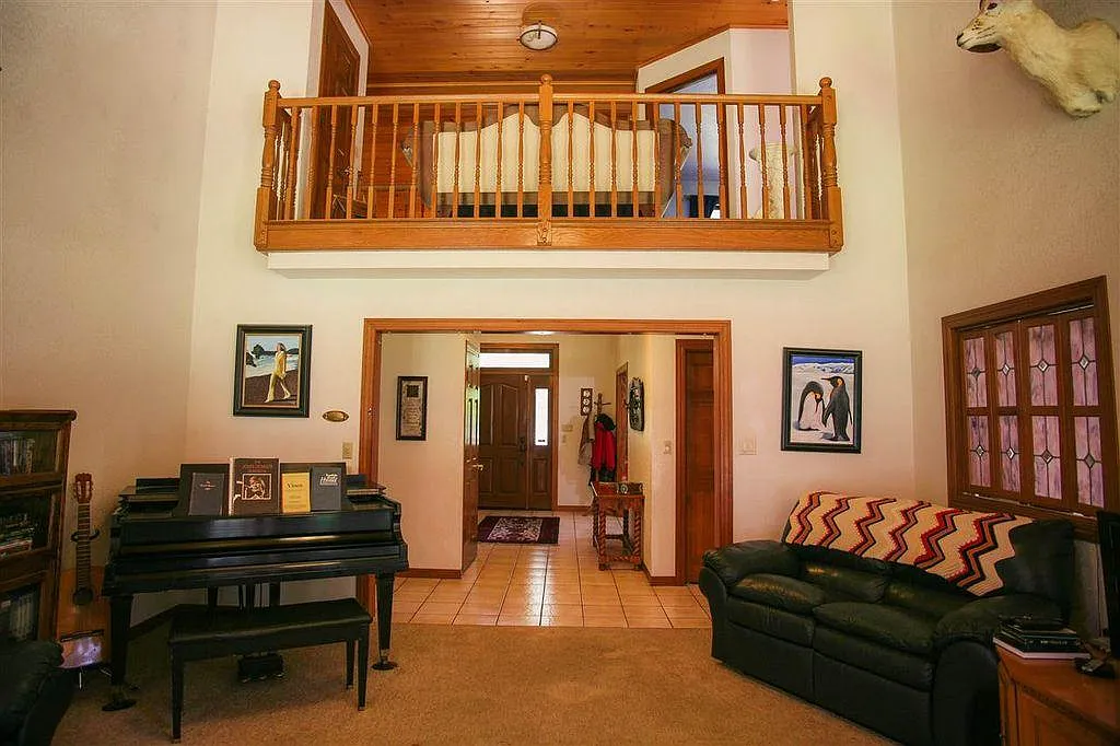 1001 Malaney Dr — Photo 4