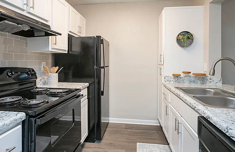 Residences at Glenview Reserve Apartment Homes — Photo 6