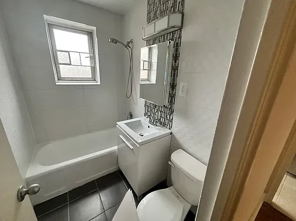 192-15e 67th Avenue 2A image 8 of 9