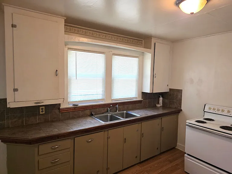 2560 S Main St — Photo 7