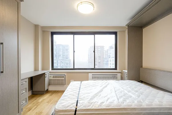 Rented by PWV Acquisitions | media 18