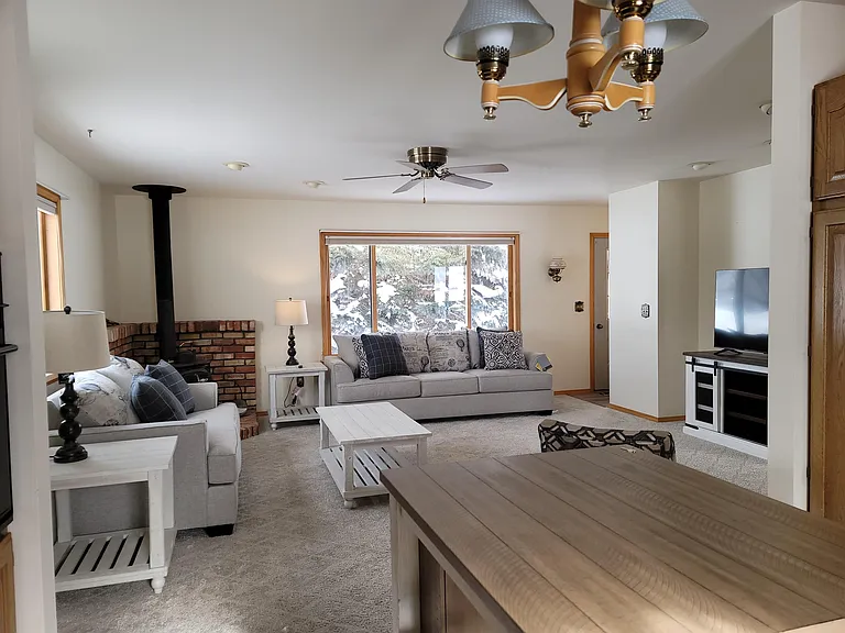 600 Ponderosa Dr — Photo 2