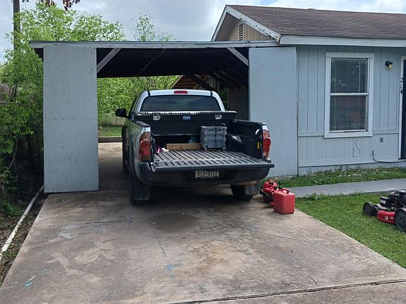 4th image of 214 W Baetz Blvd