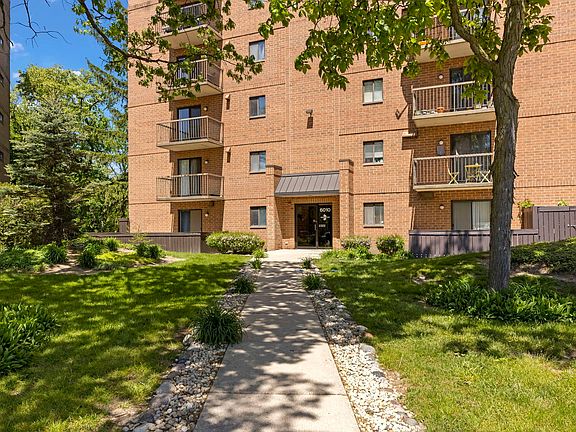 2nd image of 6010 Lake Bluff Dr Unit 301