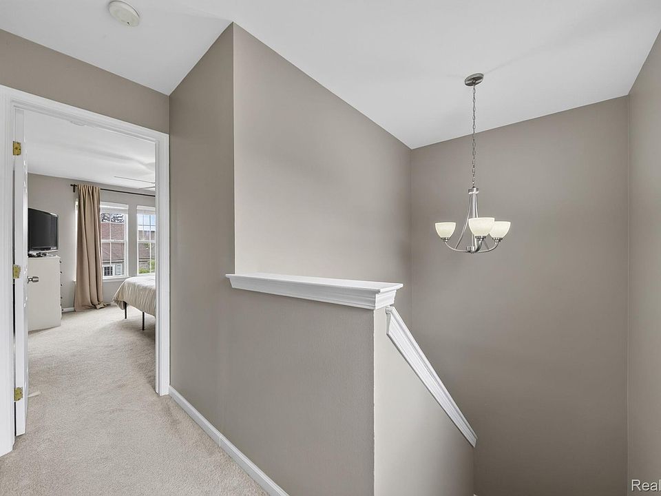4554 Hunters Cir E, photo 16