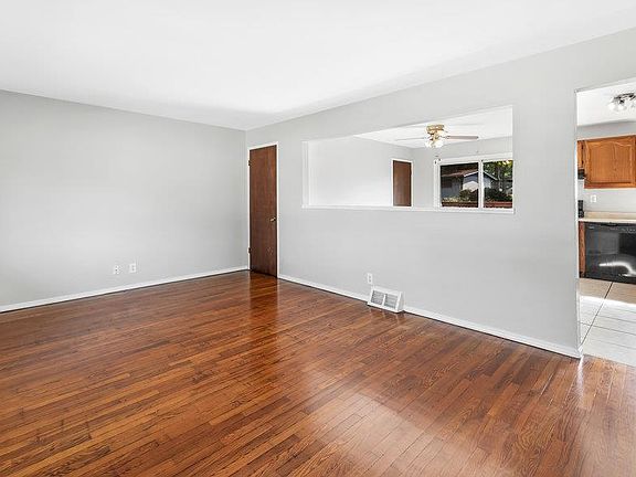 4th image of 10206 Quaker Dr