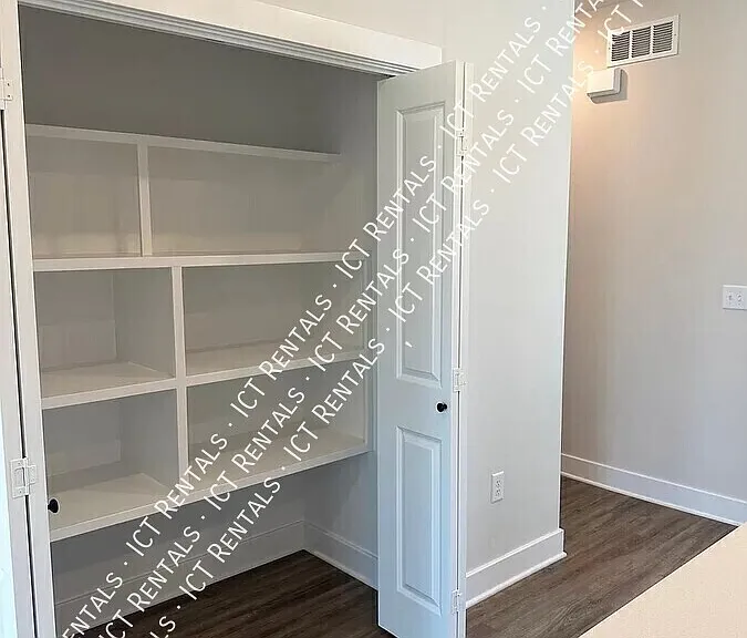 1120 N Broadview Ln #1 — Photo 14