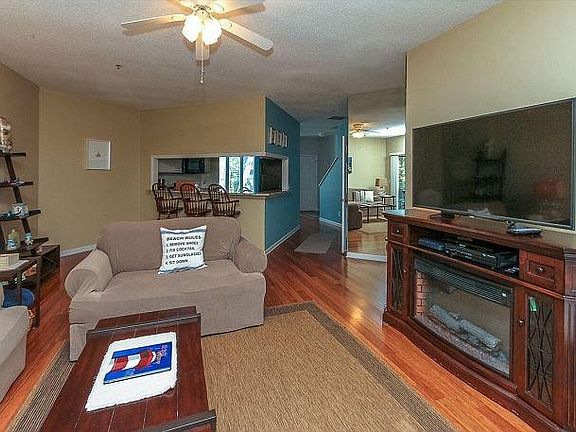 4th image of 19 Lemoyne Ave APT 093