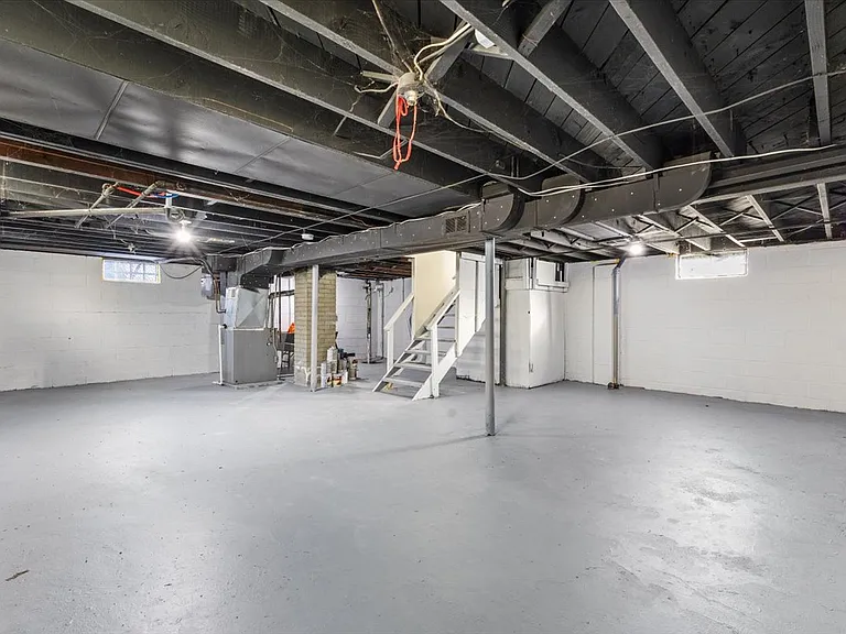 407 E Hayes Ave — Photo 18