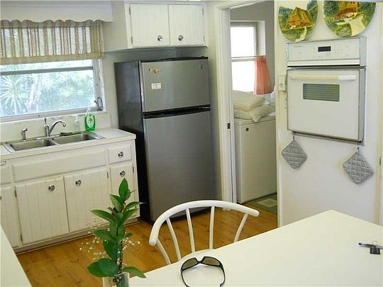 4th image of 2704 NE 10th St