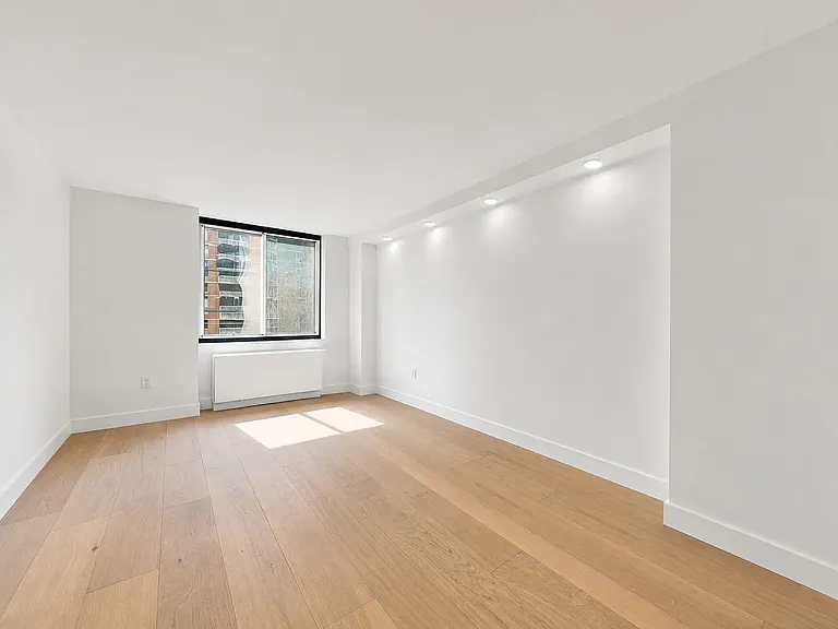 50 Lexington Ave #12D — Photo 3