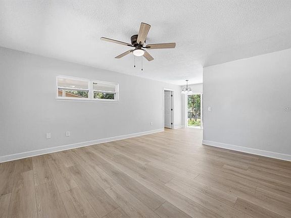 4th image of 827 EVERETT STREET