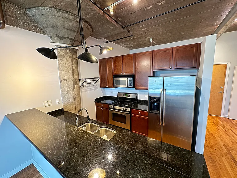 1071 W 15th St #309 — Photo 3