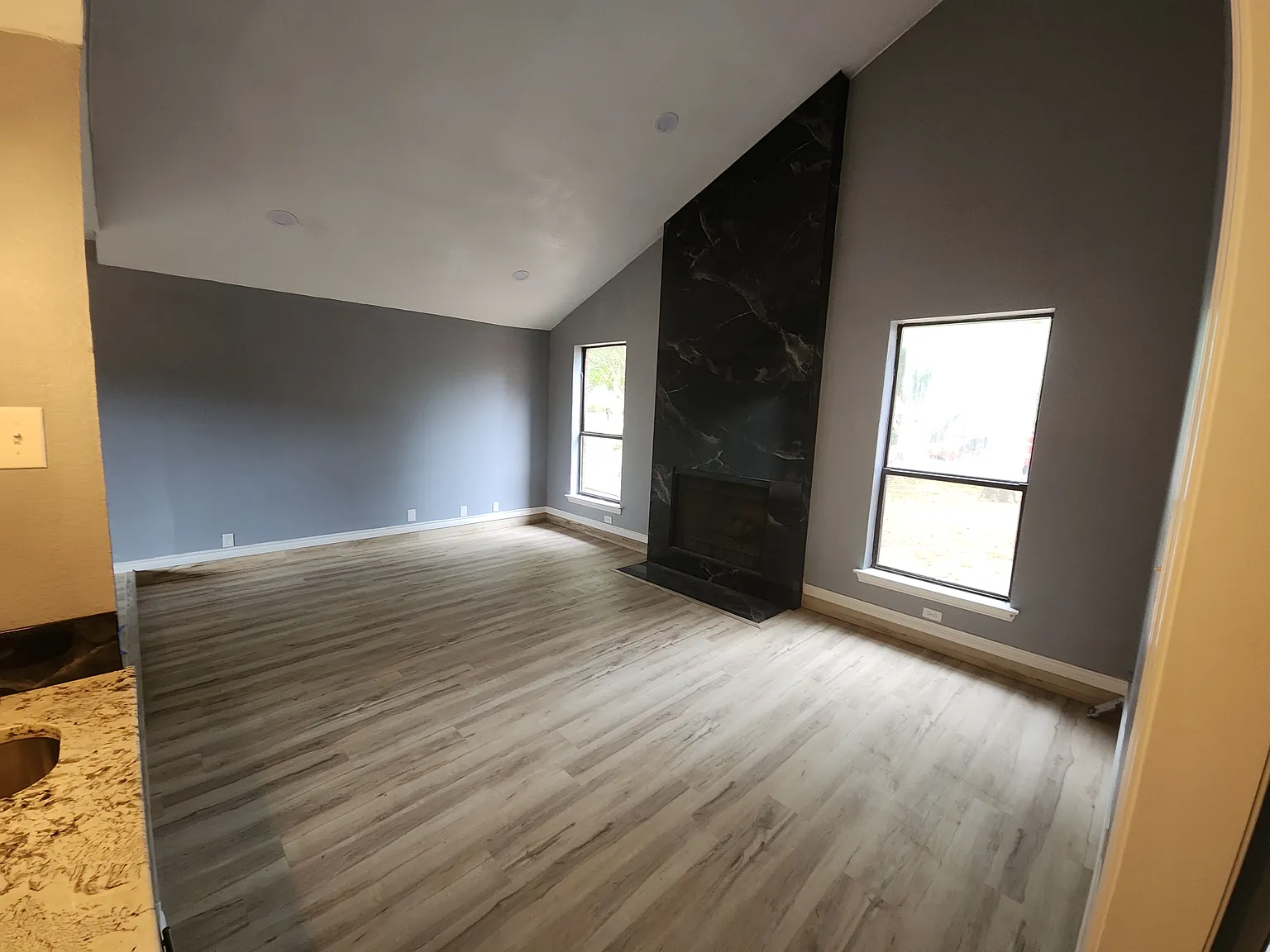 3 bed, 1716 sqft, $2,400 — Photo 4
