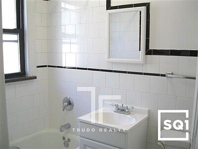 3rd image of 2647 N Spaulding Ave #2649.5-2S