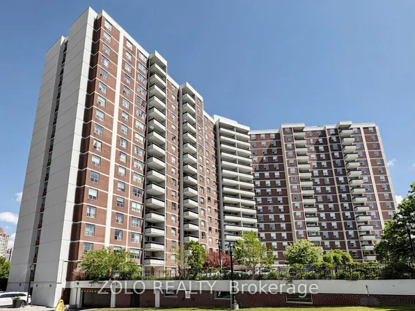 20 Edgecliff Golfway #915, Toronto, ON M3C 3A4