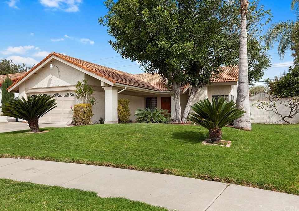 1st image of 114 W Bermuda Dunes Ct