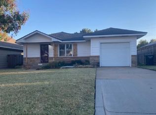 424 SW 2nd St, Moore, OK 73160