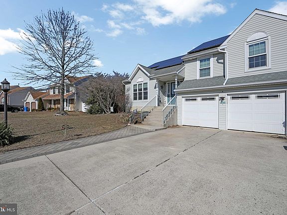 3rd image of 410 Moore Blvd