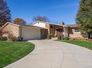 1615 Georgian Dr, South Bend, IN 46614