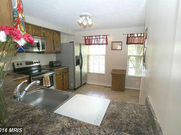3rd image of 6011 Goldenrod Ct