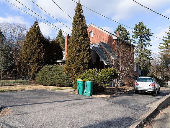 4th image of 2335 Greensburg Pike