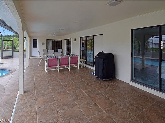 4th image of 409 SW 35th St