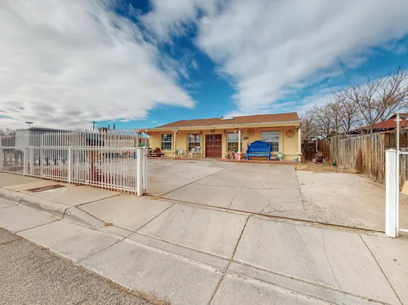 411 Dallas St NE, Albuquerque, NM 87108