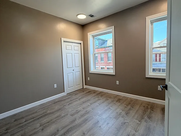 1321 Columbus Ave — Photo 41