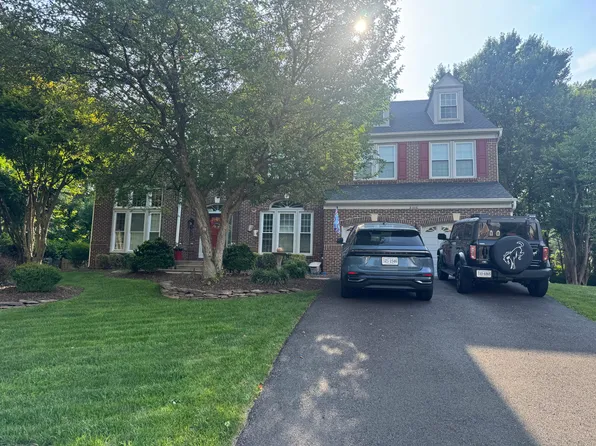 8306 Periwinkle Pl, Fairfax Station, VA 22039
