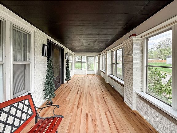 4th image of 412 E Cumberland St