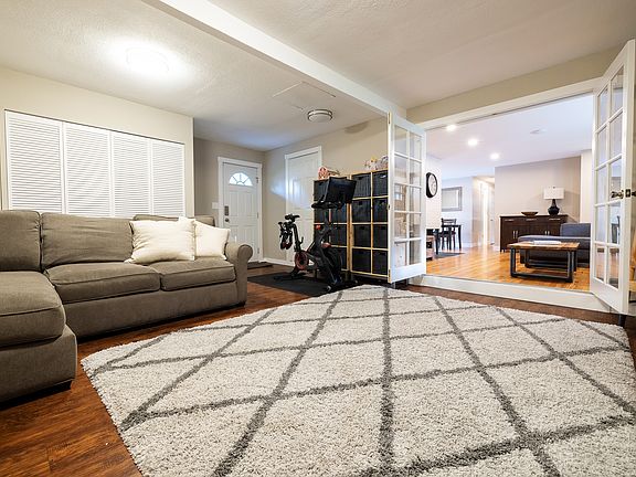 5th image of 12422 94th Ave NE