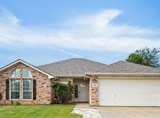 218 Preston Dr, Cleburne, TX 76033