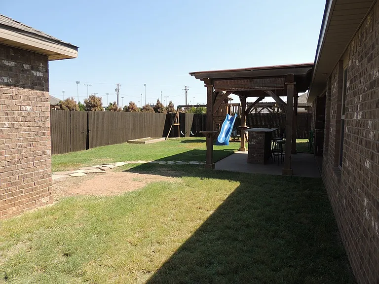 5706 Champions Dr — Photo 41