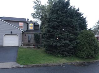 90 High Point Ln, Easton, PA 18042