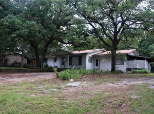 229 School St, Azle, TX 76020