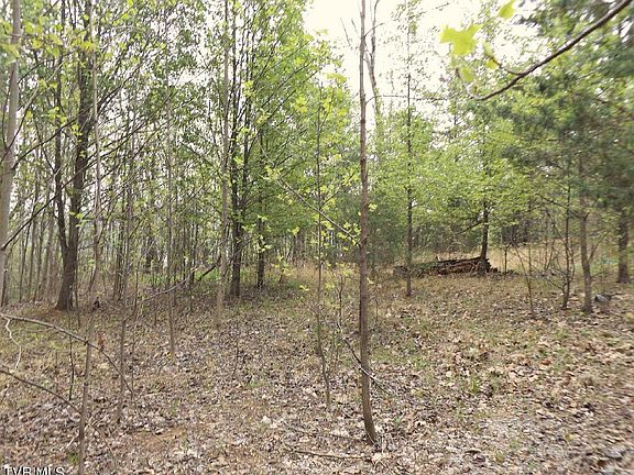 4th image of Off Of Crockett Ln