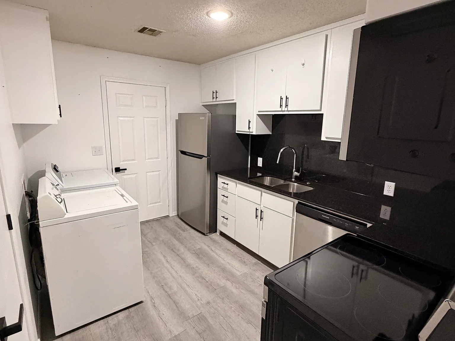 2 bed, 905 sqft, $1,100 — Photo 4