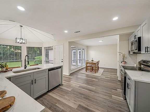3rd image of 14915 Sun Harbor Dr