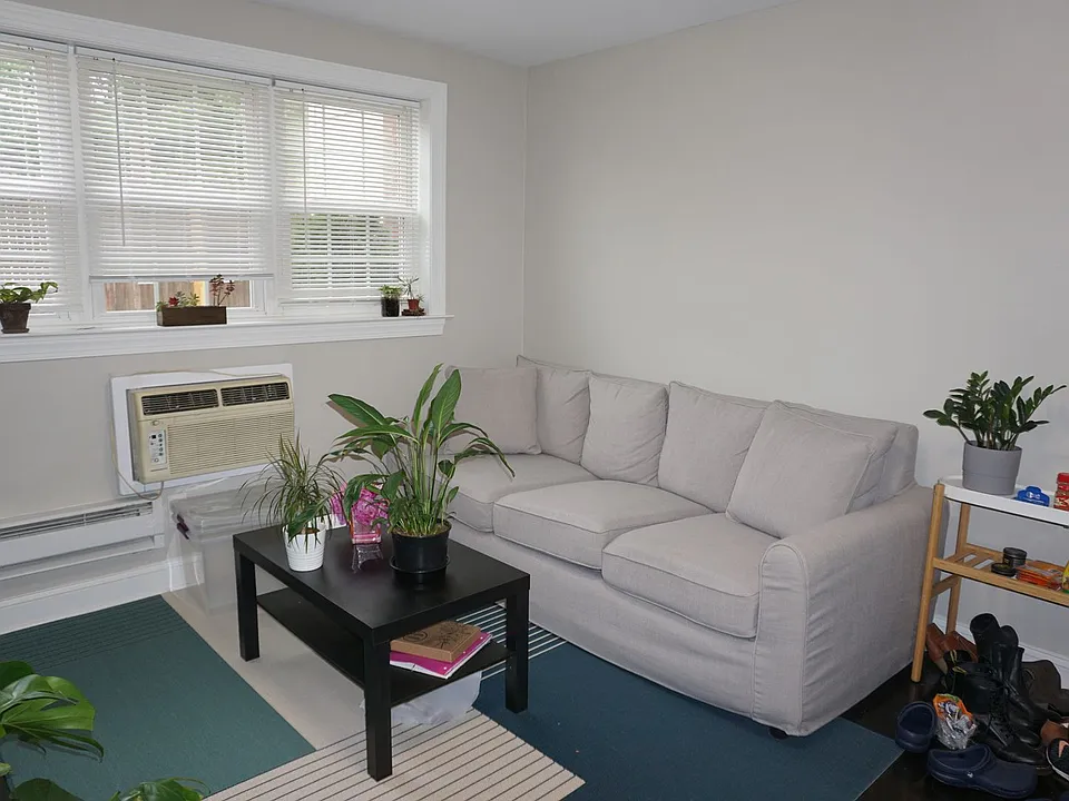 210 Trinity Ave #B2