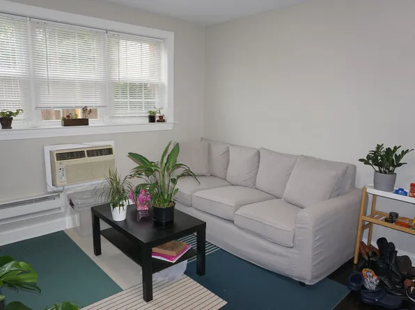 210 Trinity Ave APT B2, Ambler, PA 19002