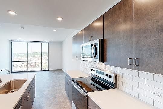 2nd image of 1010 Walnut St #1300