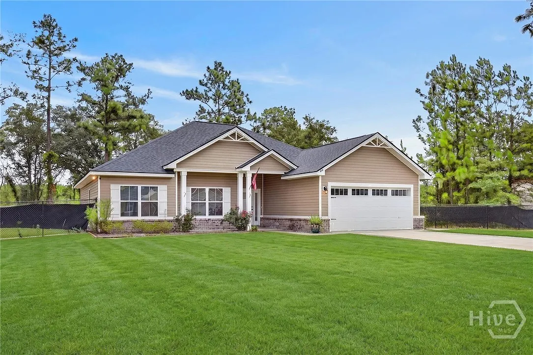 4 bed, 2.0 bath, 1680 sqft, $2,250 — Photo 3