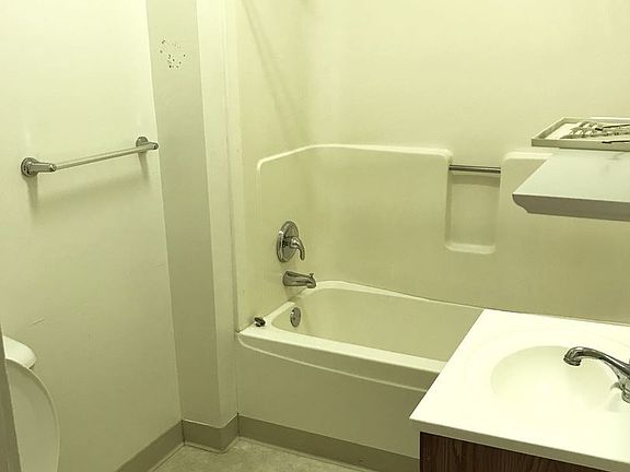 3rd image of 352 Cretin Ave N APT 3