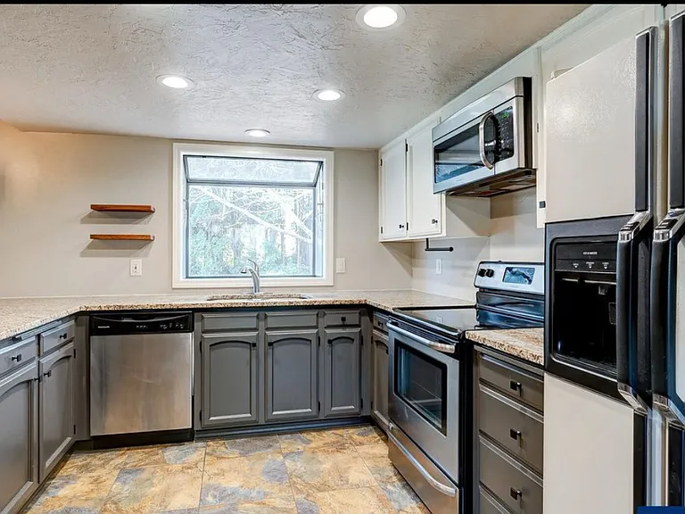 463 Suncrest Ave NW — Photo 14