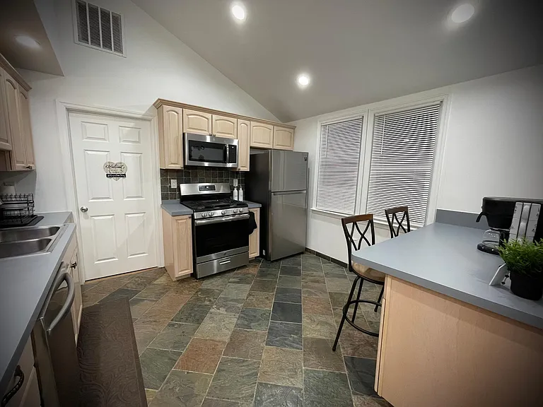 135 W 30th St #3 — Photo 12