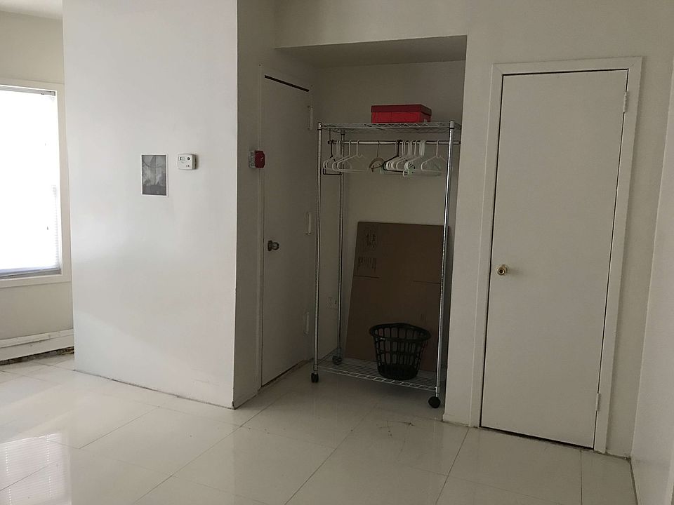 2nd image of 15 Chester Ct APT 1