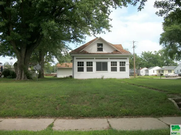 618 E Spruce St, Cherokee, IA 51012